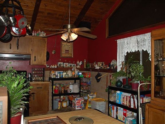 Other side of the kitchen.