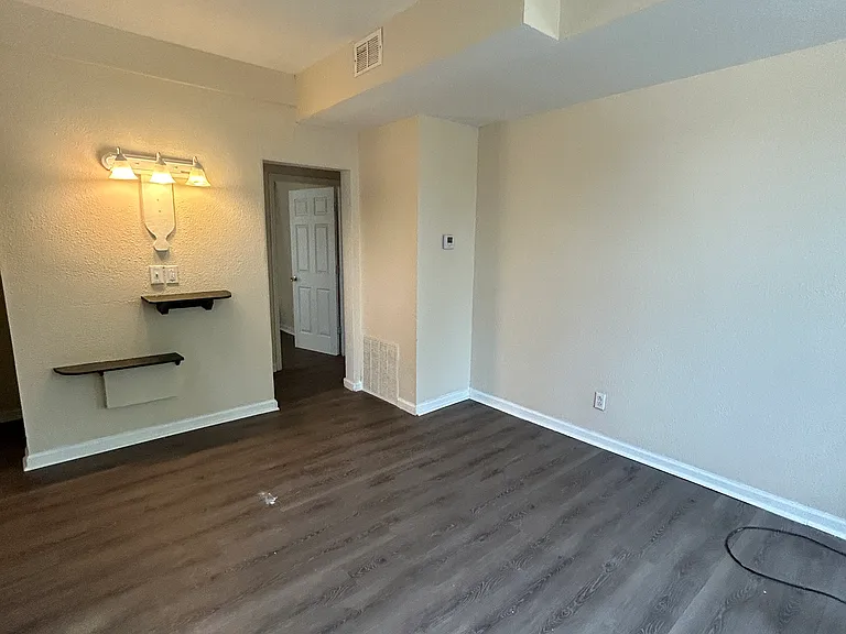 2046 State St — Photo 6
