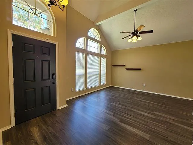 1365 Mae Dr — Photo 2