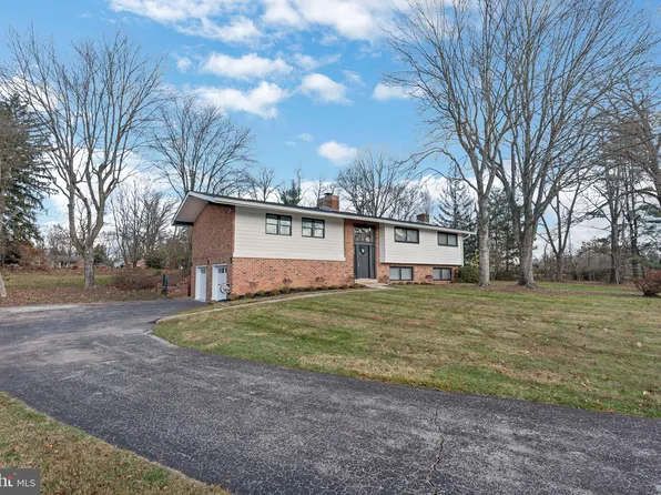 877 E Philip Dr, Phoenixville, PA 19460
