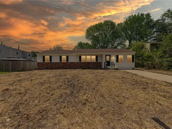 725 Burgesses Ln, Virginia Beach, VA 23452