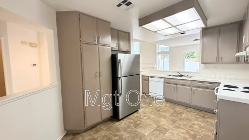 Building Photo - 2050 Napoli Ct #102