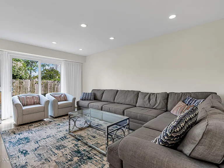 215 W Morgan Ave #13 — Photo 12