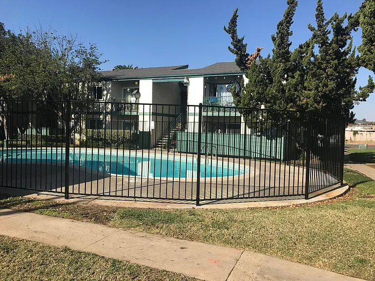 1811 E Grand Ave — Photo 10