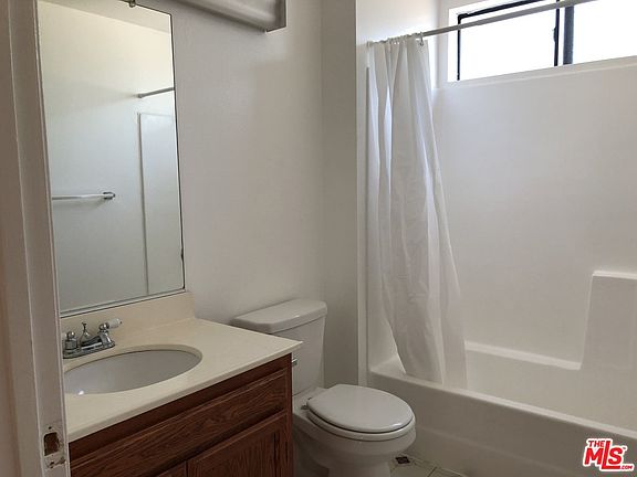 4th image of 710 Crenshaw Blvd #105