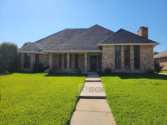 3rd image of 3101 Trail Lake Dr
