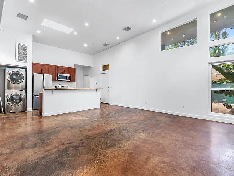 8617 Lasaine Ave — Photo 7