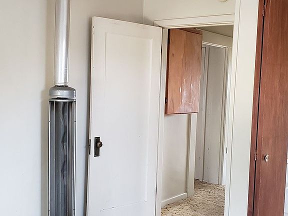 5th image of 619 W La Plata St