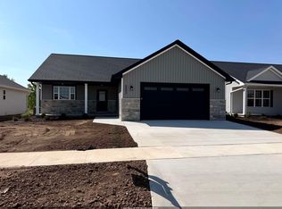 2203 E Golden Gate Dr, Appleton, WI 54913