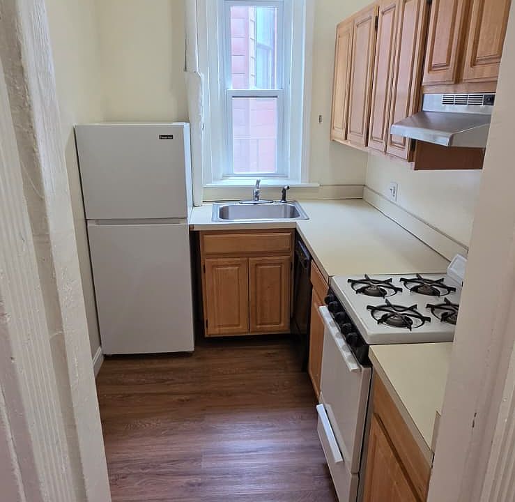 1st image of 463 Park Dr APT 12