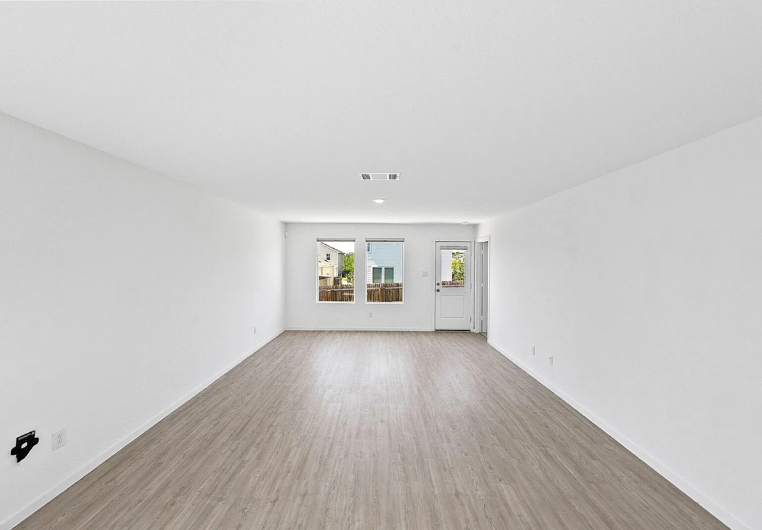4 bed, 2.0 bath, 1600 sqft, $1,795 — Photo 4