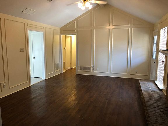 2nd image of 1604 Valencia Dr