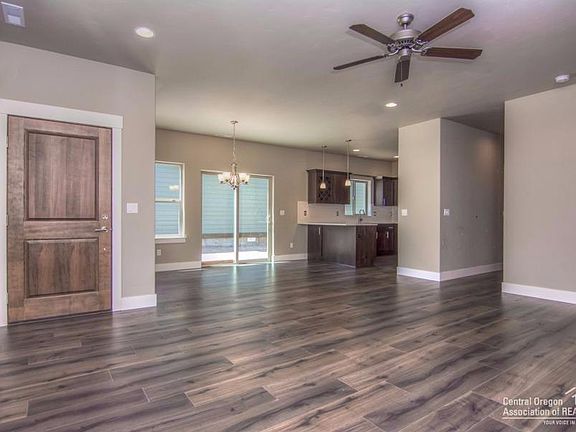 4th image of 61532 Lorenzo Dr