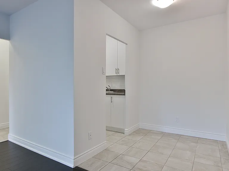 494 Avenue Rd #B — Photo 10