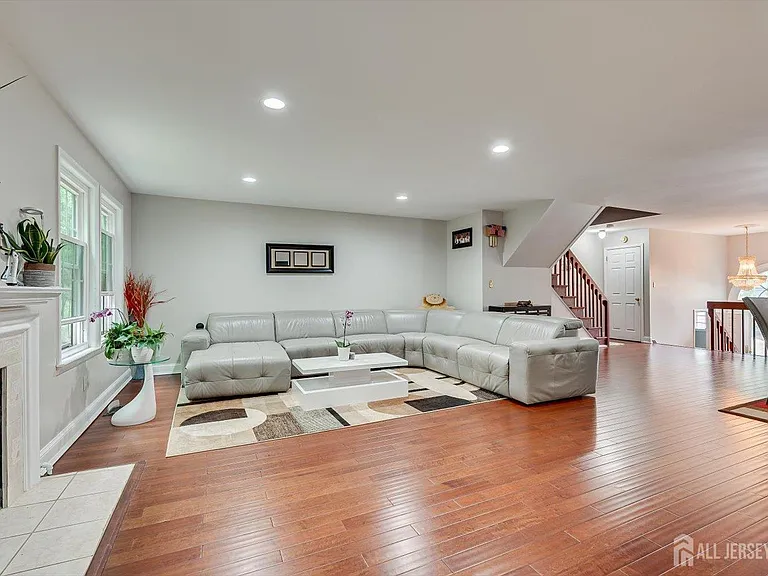 4506 Stonehedge Rd — Photo 16