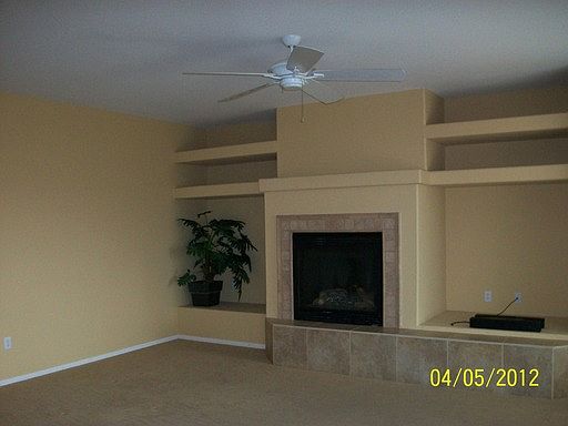 living room w/fireplace