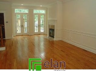 2431 W Winona St, Chicago, IL 60625