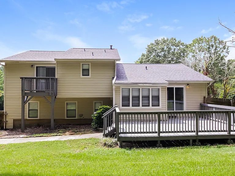 2360 Ambassador Dr — Photo 16