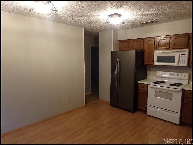 1801 Mesquite Cir — Photo 8