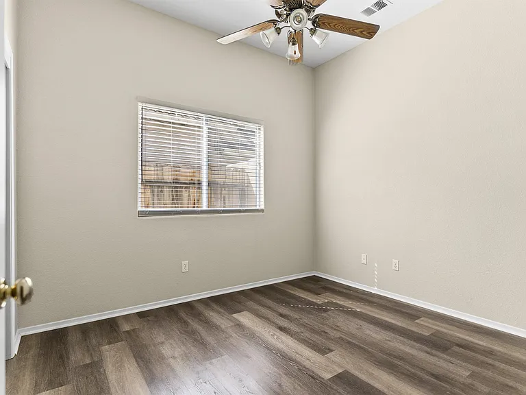 10621 Tivoli Ct — Photo 18