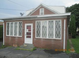 1031 N Locust St, Hazle Township, PA 18202