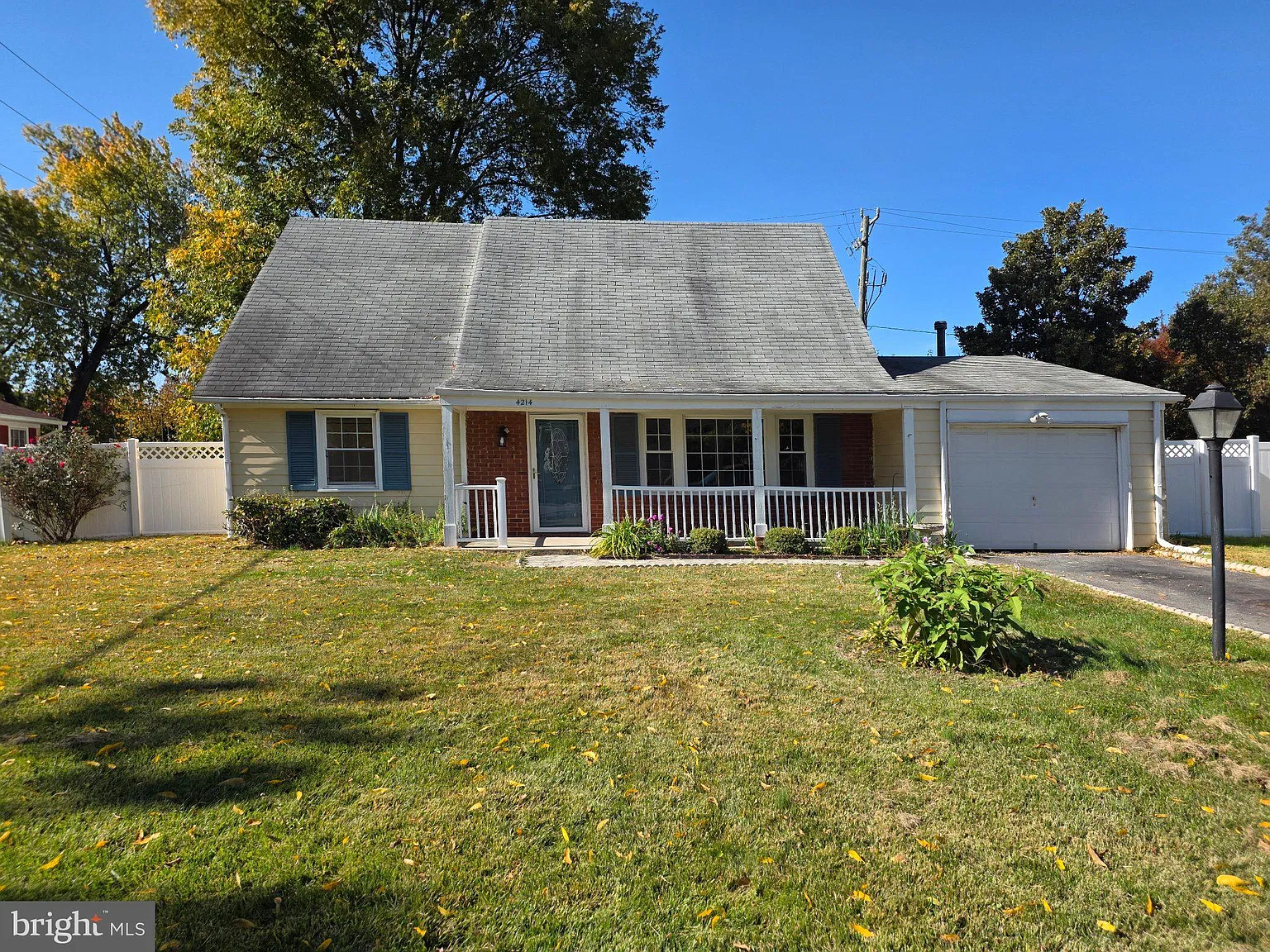 4 bed, 2.0 bath, 1612 sqft, $3,500 — Photo 1