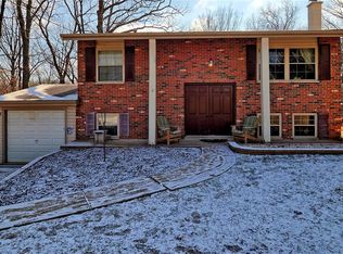 5518 Robert Dr, High Ridge, MO 63049