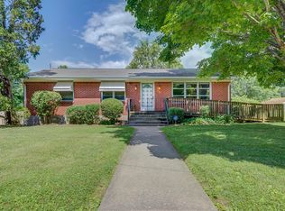 562 Crestland Dr, Roanoke, VA 24019