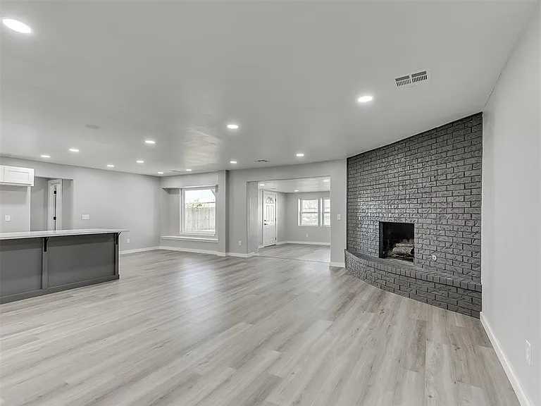 6917 Woodridge Ave — Photo 7