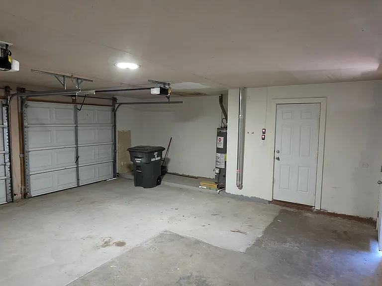 1201 E Barcelona Ave — Photo 43