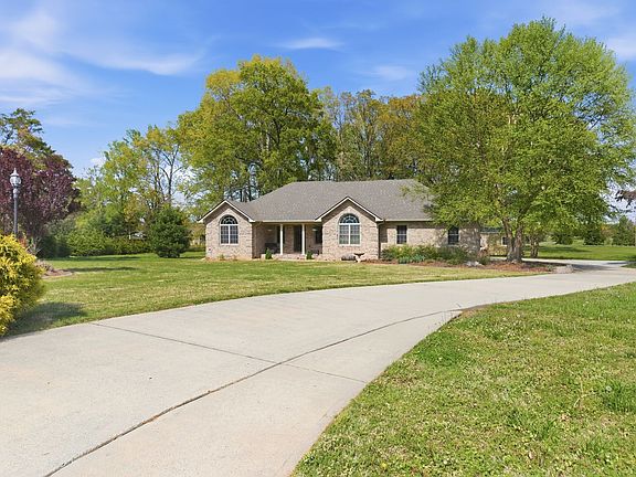 4th image of 270 Audobon Dr