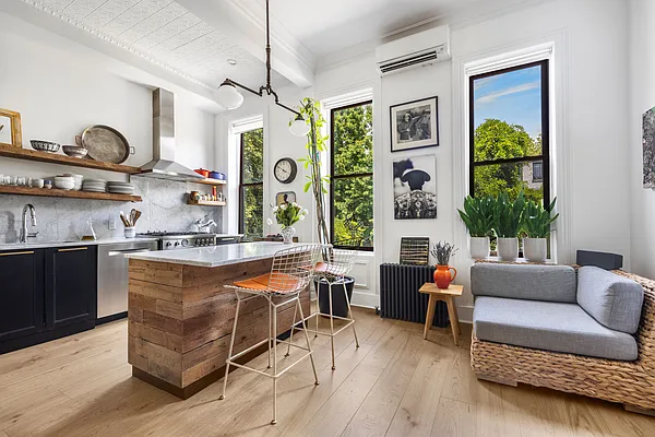 Rented by SERHANT. | media 16