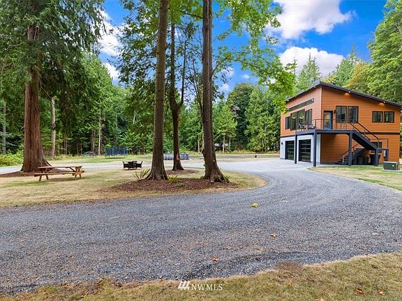 3rd image of 2716 Sandy Dr