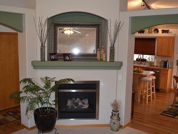 upstairs main living room w/vaulted ceilings
