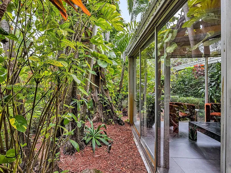 11932 NE 8th Ave — Photo 17