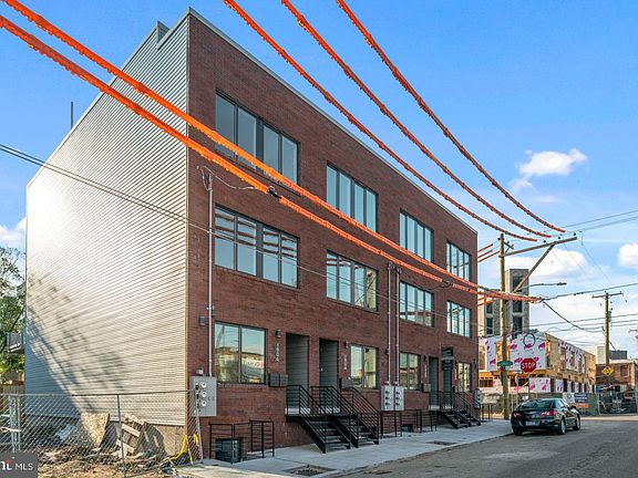 3rd image of 1906 E York St