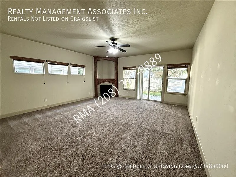 Luxurious 3-Bedroom, 3-Bath Townhouse with Bonus Room — Photo 2