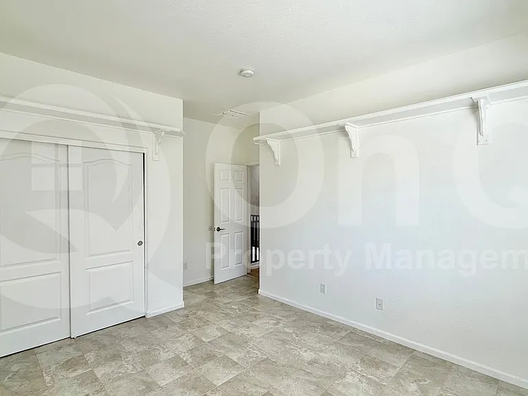 1613 S 174th Ln — Photo 14