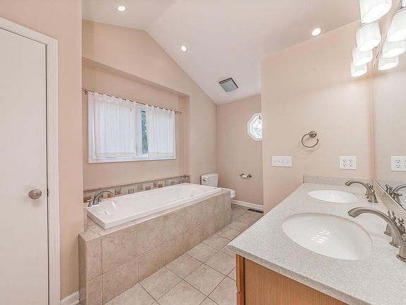3rd image of 2232 Irish Cir