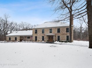 6814 Red Barn Rd, Crystal Lake, IL 60012