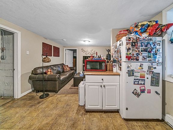 3rd image of 30-32 Dewey Rd