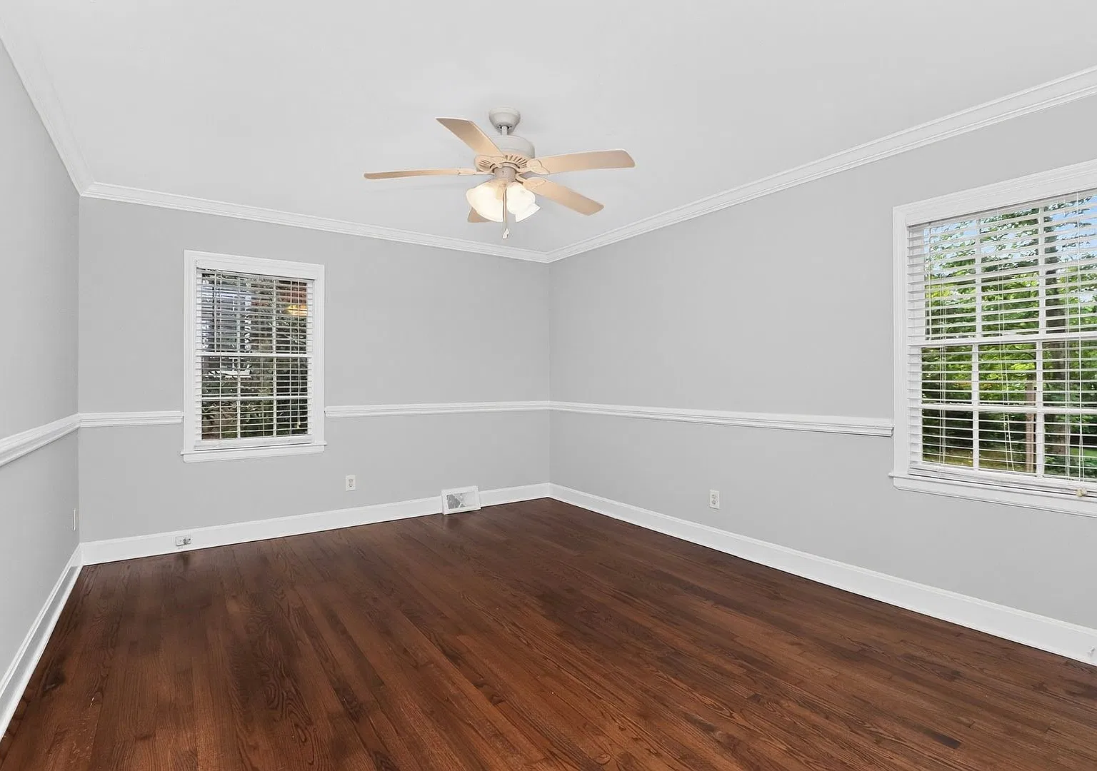 Lovely Three Bedroom Duplex in Myers Park! — Photo 4