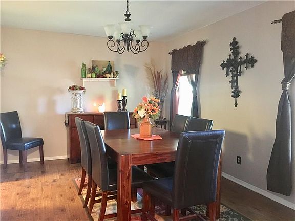 5th image of 1403 Tanglewood Dr