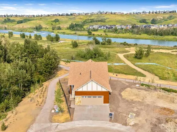 288 W Wolf River Dr SE, Calgary, AB T2X 4M8