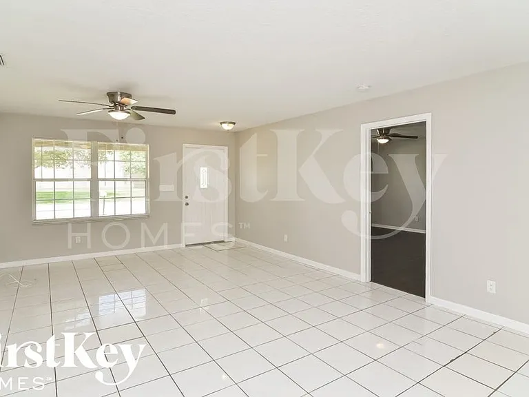 1204 NW 5th St — Photo 4