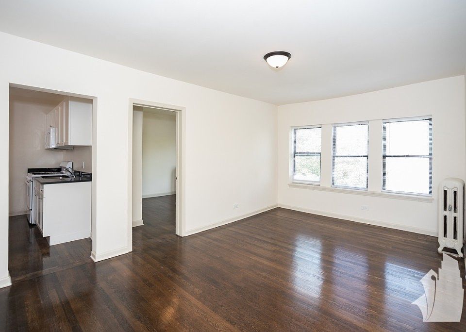 1st image of 5732 N Winthrop Ave #302