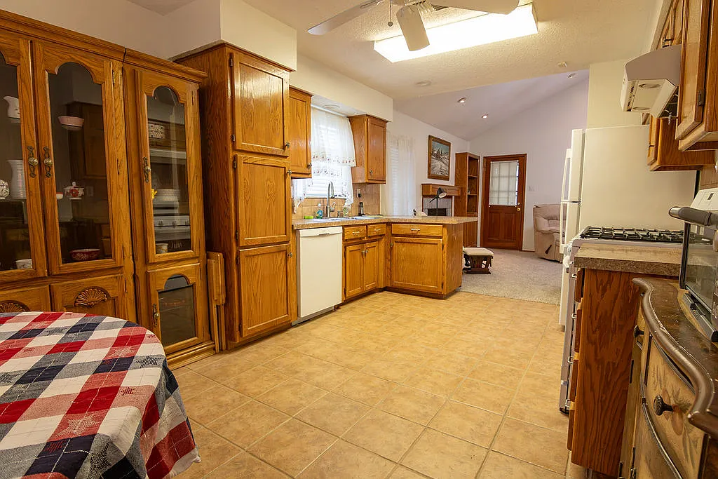 3 bed, 1122 sqft, $2,900 — Photo 4
