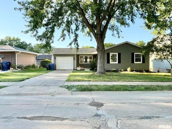 760 Colony Dr, Davenport, IA 52806