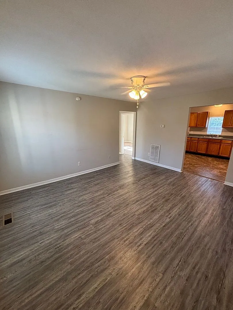 4237 Holston Dr — Photo 2