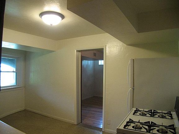 5th image of 914 W Moss Ave APT H
